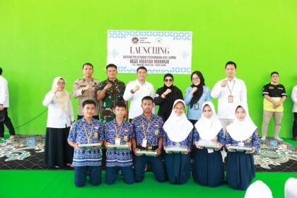 Bupati Andi Rudi Latif Launching SPPG di SMPN 1 Simpang Empat