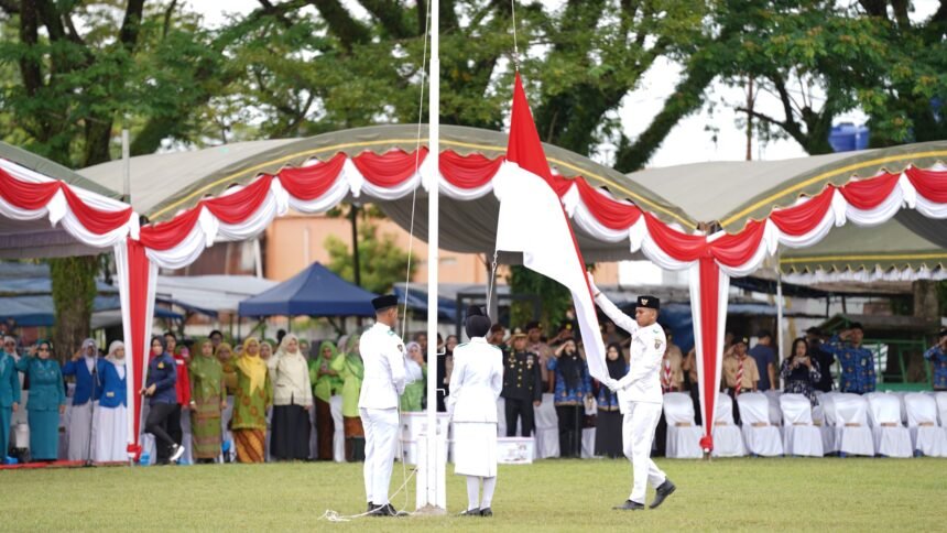 Paskibraka Tanah Bumbu Sukses Kibarkan Bendera Merah Putih di Peringatan Hari Pahlawan 7 Februari ke-80
